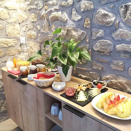 Panorama Bed & Breakfast 4*